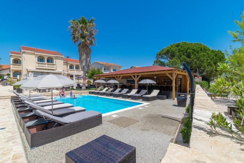 Riviera Resort Vir Exterior foto
